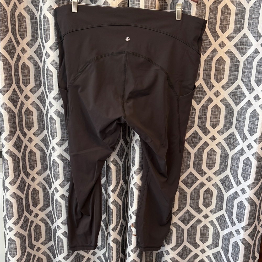 Lululemon Black High-Rise Leggings with side pockets size XXL